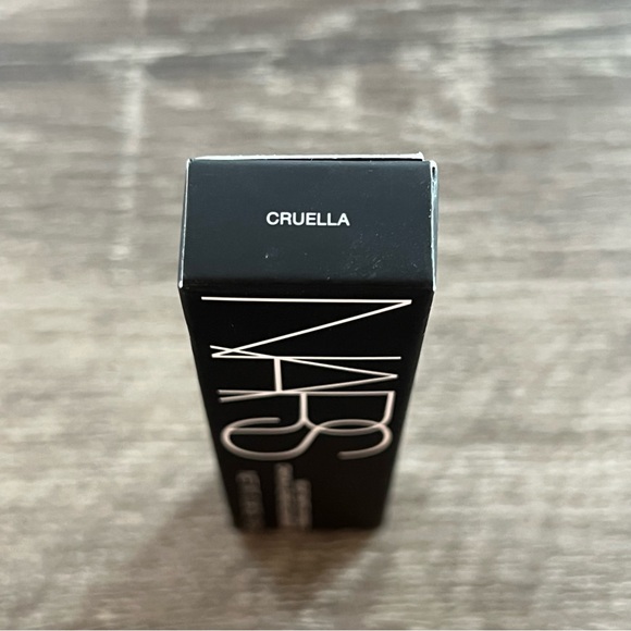 New Nars Velvet Matte Lip Pencil 1.8g in Cruella - Picture 2 of 3